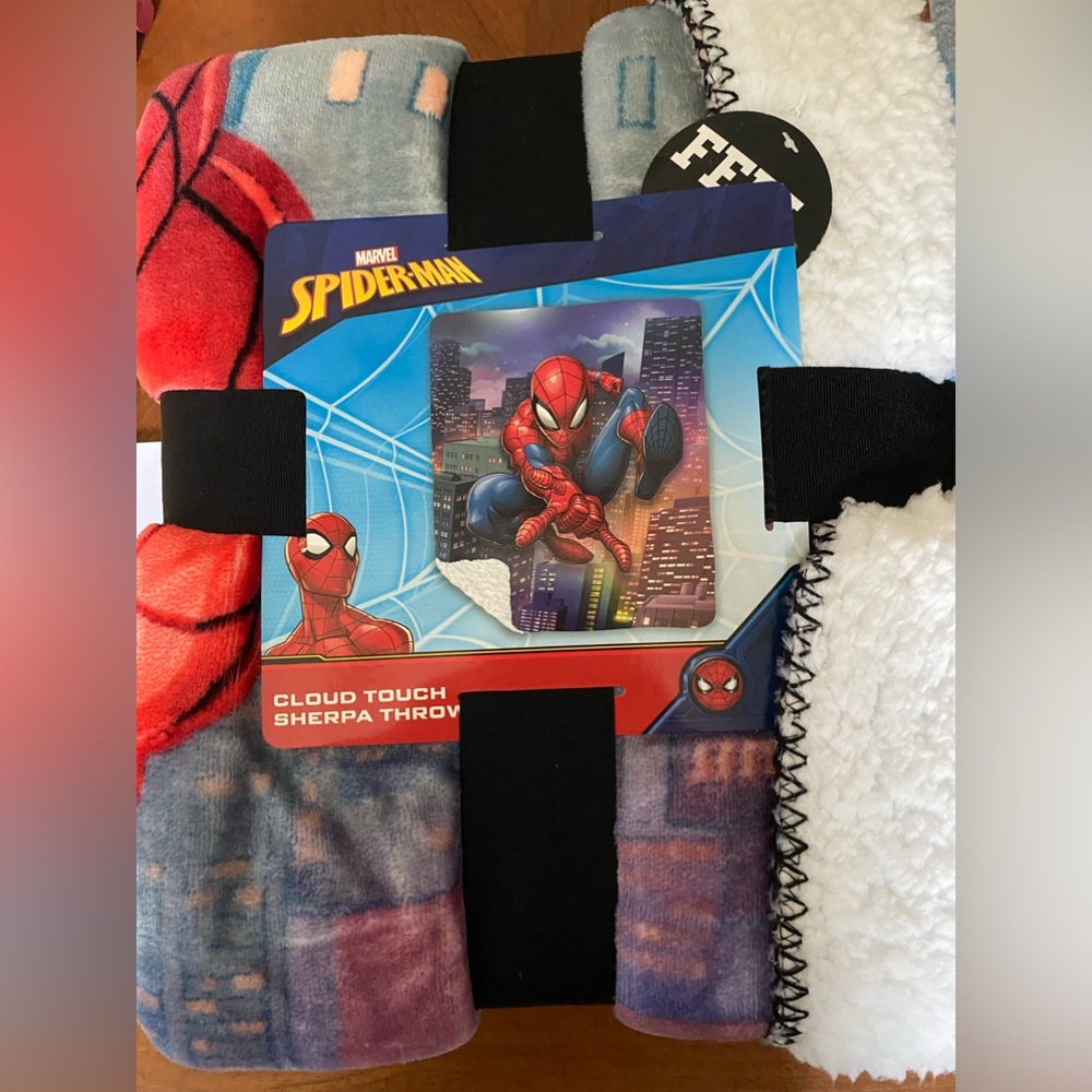 Marvel Spider-Man "Night Flight" Cloud Sherpa Throw  50" x 60", NIP